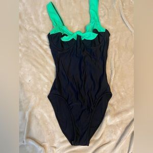 Newport News slimming one piece cup lined swim suit